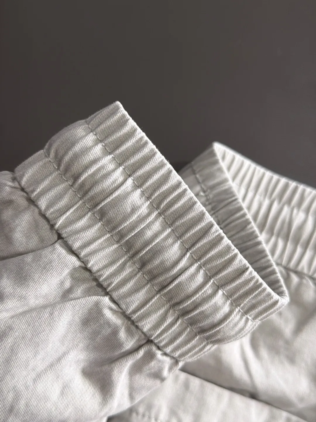 The next day shipped P195 Balenciaga 2026 summer New Arrival elastic casual pants, counter custom fabric Breathable high comfort, impeccable details, brand elements design concept, reflecting high quality. The hand feels delicate and soft! Casual cuts and awesome upper body! Sizes: S-3XL